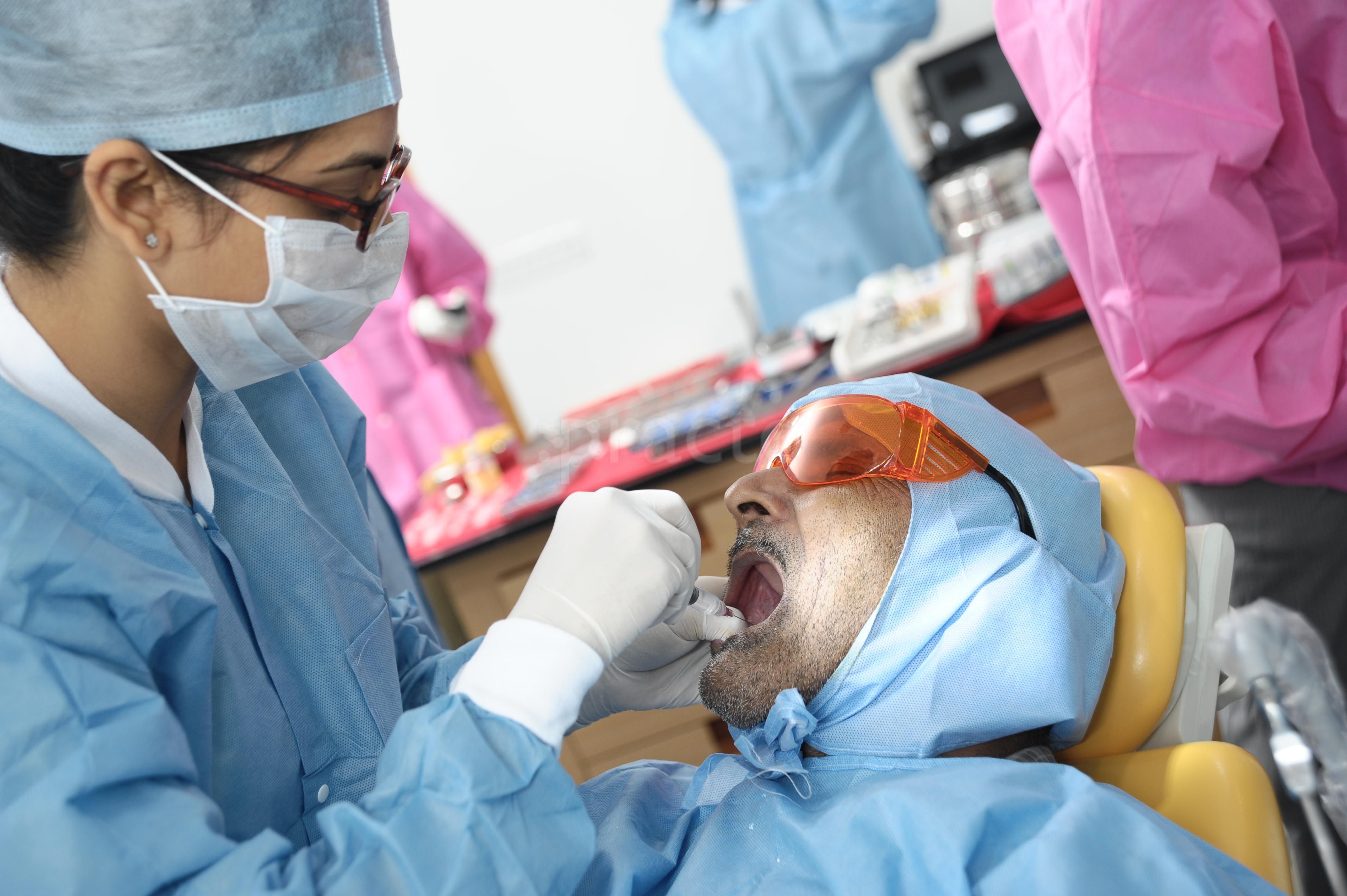Aashu Dental and Multispeciality Clinic, Navrangpura preview 4