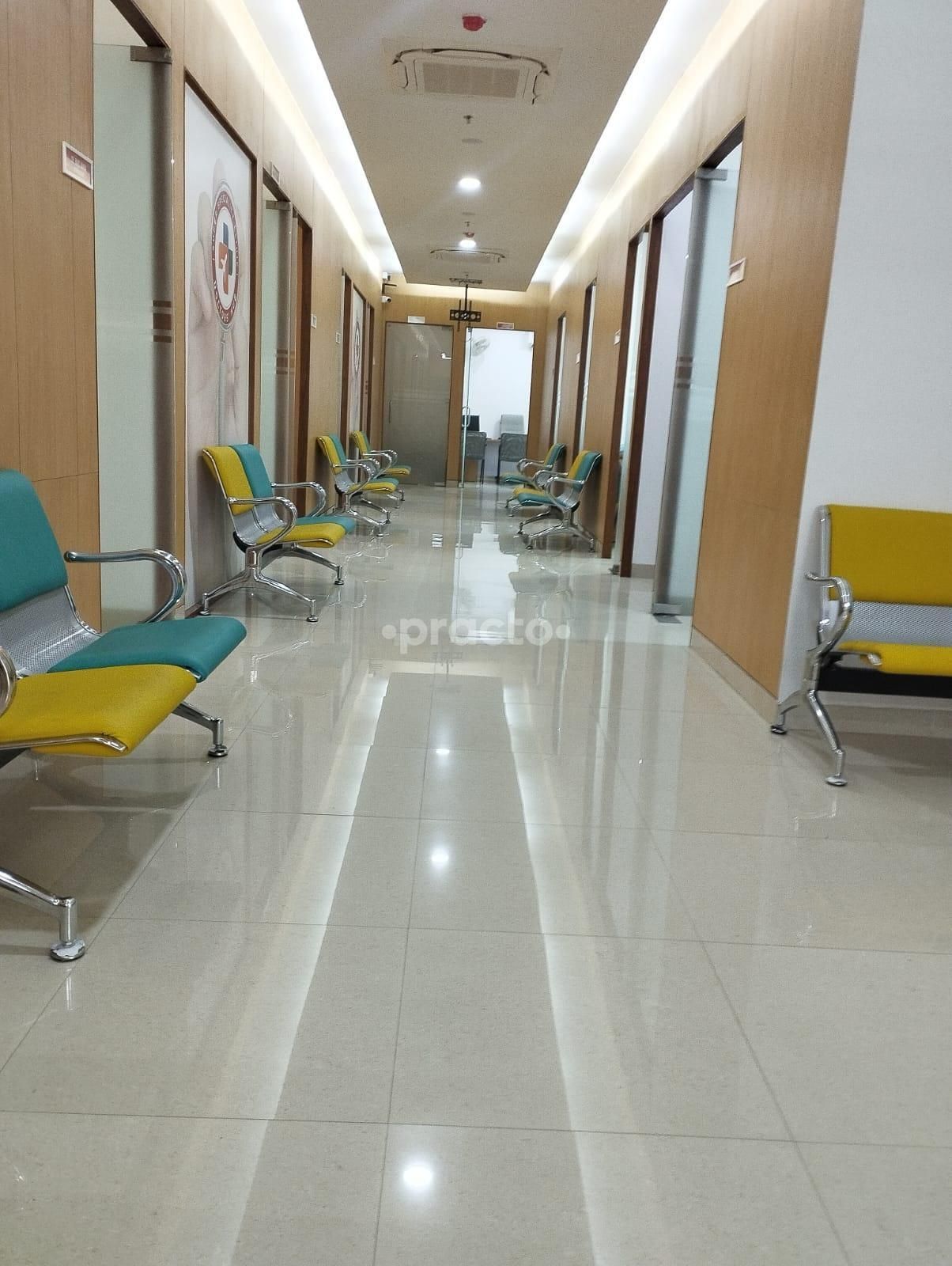 Doctors' Hub Superspeciality Clinic, Gurgaon Secto preview 3