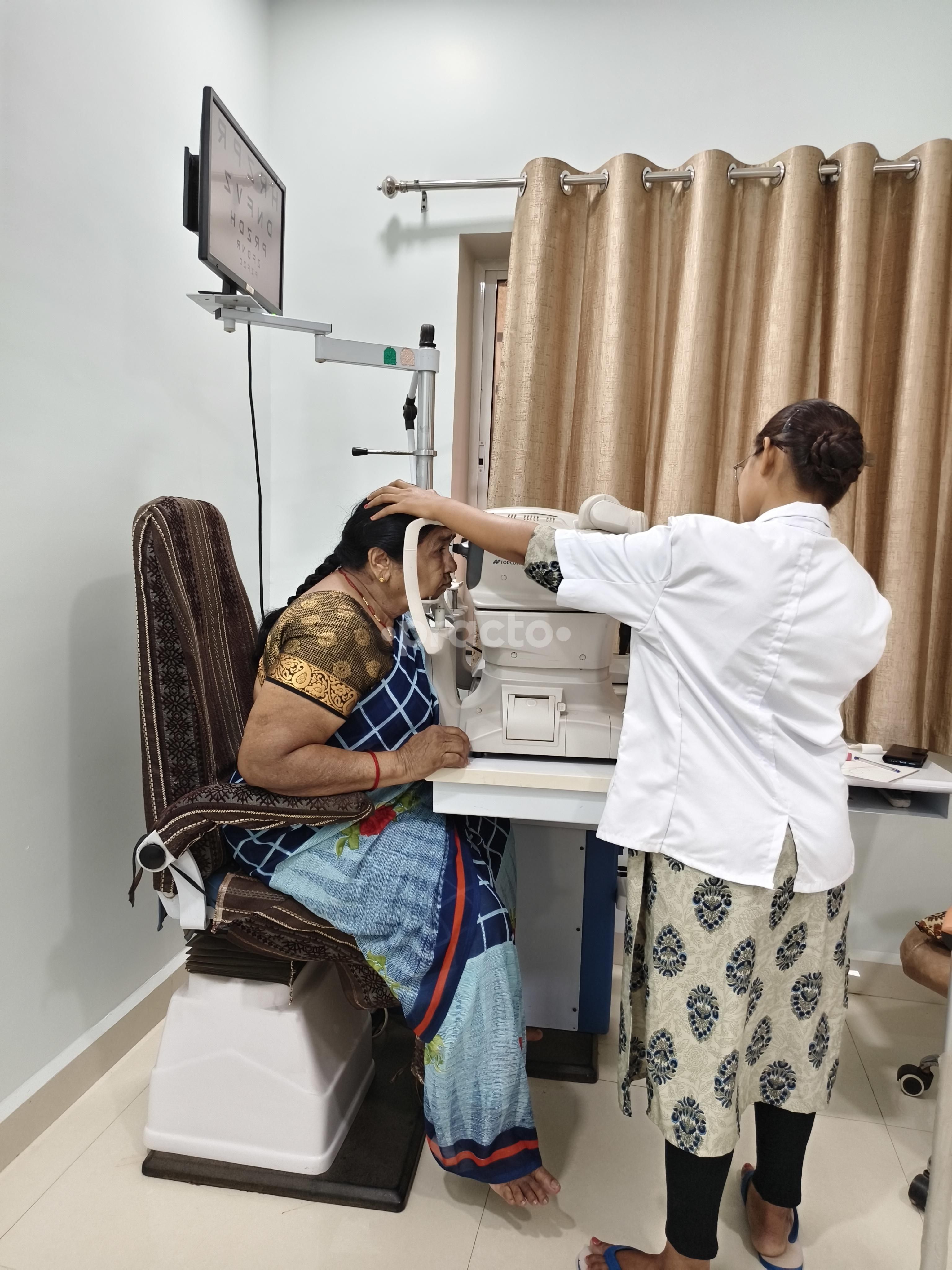 Dr. Siddhartha Devrao Chouhan photo 17